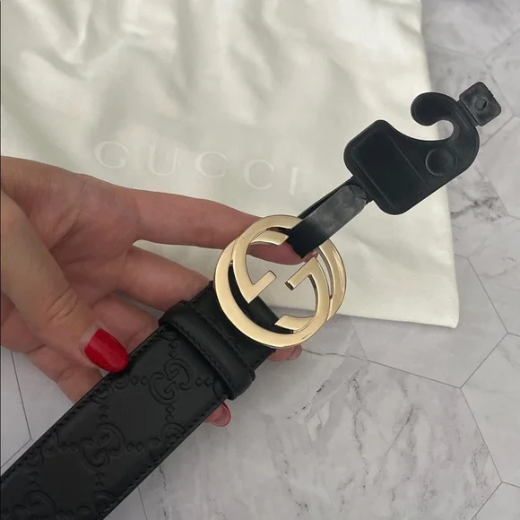 $1,185 New Authentic GUCCI Belt GG LOGO 80-32 Black Signature Leather $1,185 New Authentic GUCCI Belt GG LOGO 80-32 Black  main image 3